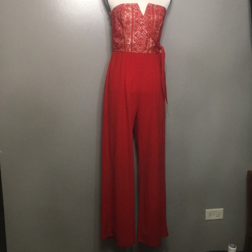 Francescas Venice Strapless, Front Tie Jumpsuit Red Gold Lace, size Small